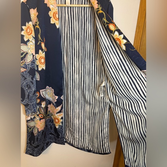 Chico’s Drama Printed Kimono Blue Long Line - Picture 4 of 9